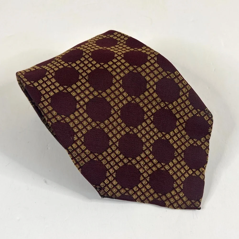 Burberry Vintage Necktie Burgundy Geometric Silk Hand Sewn Mens 4 x 57
